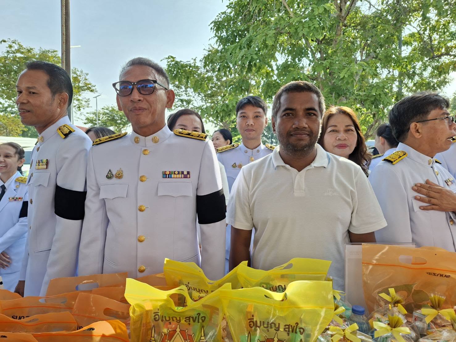 title - พิธีสวดพระพุทธมนต์ ทำบุญตักบาตร ถวายเป็นพระราชกุศล และพิธีวางพวงมาลา เนื่องในวันคล้ายวันสวรรคต พระบาทสมเด็จพระบรมชนกาธิเบศร มหาภูมิพลอดุลยเดชมหาราช บรมนาถบพิตร “วันนวมินทรมหาราช” ประจำปี 2569